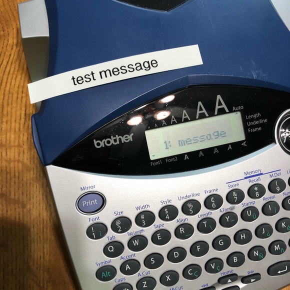 Brother label maker - Picture 2 of 3